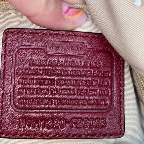 COACH PEYTON OP ART EMBOSSED PATENT POCKET TOTE - Picture 4 of 5